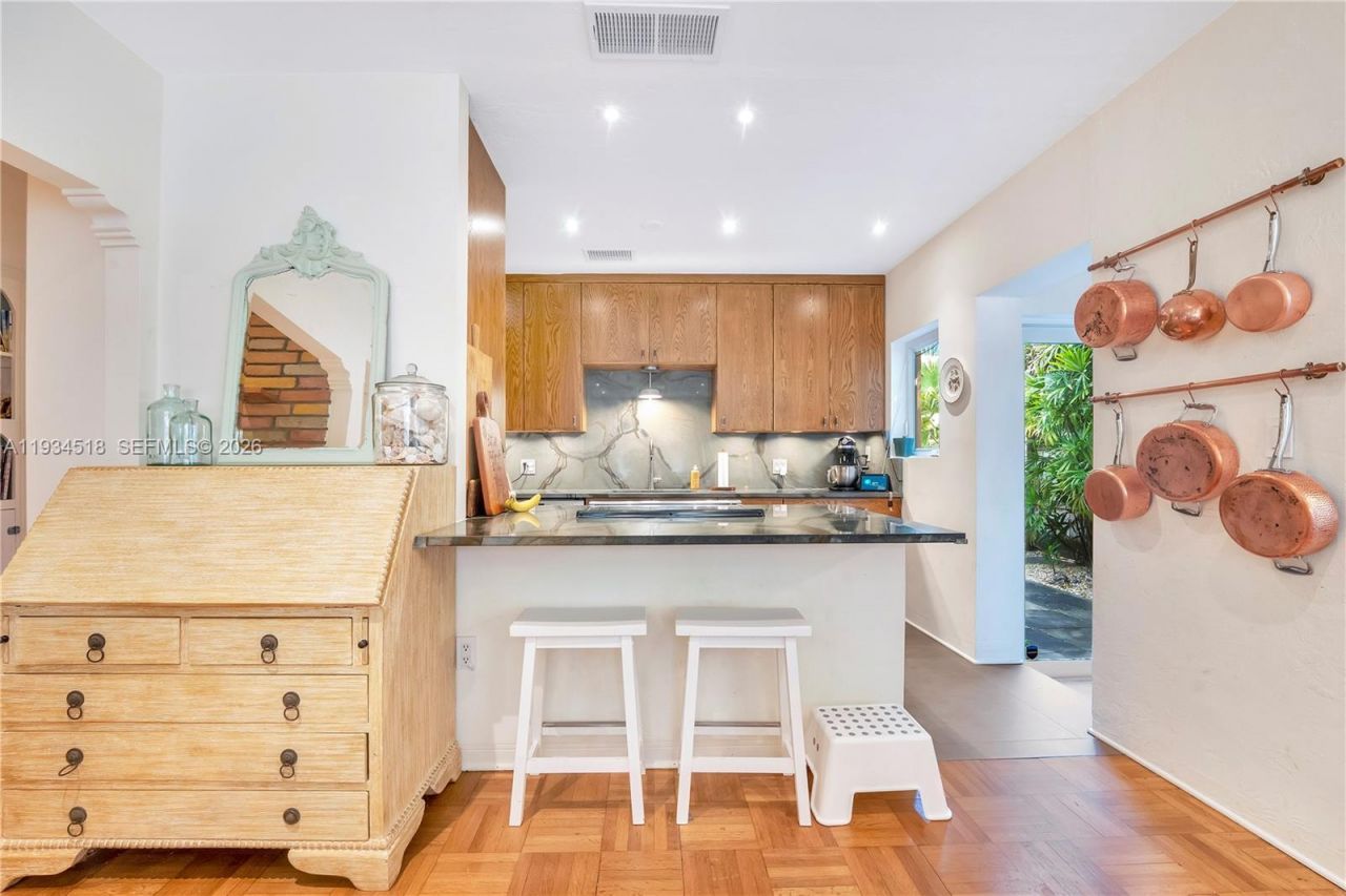 2490 Abaco Ave, Miami, FL 33133 Photo