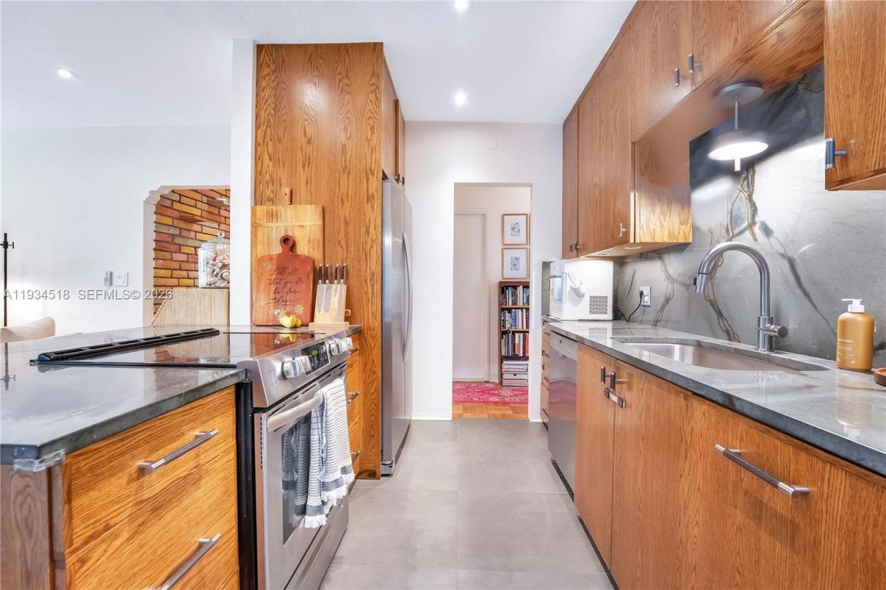 2490 Abaco Ave, Miami, FL 33133 Photo