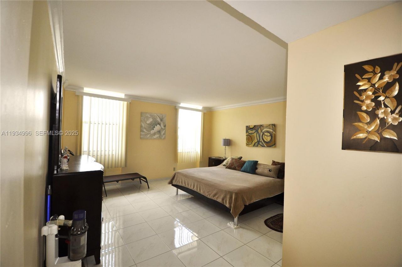 1865 S Ocean Dr , Unit 9I, Hallandale Beach, FL 33009 Photo