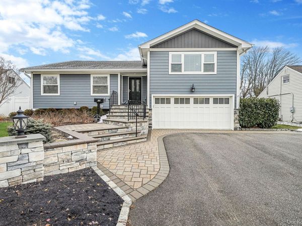 19 Honeysuckle Lane, Kings Park, NY 11754