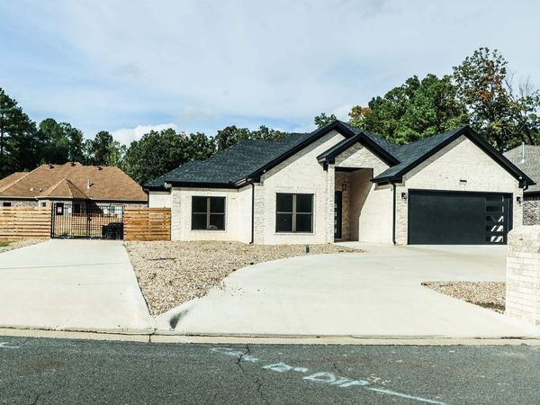 8200 Kanis Pines Drive, Little Rock, AR 72204