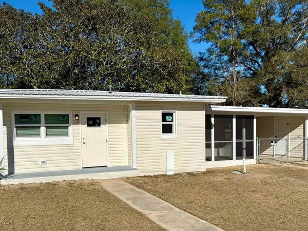 130 Sikes Dr, Crestview, FL 32539