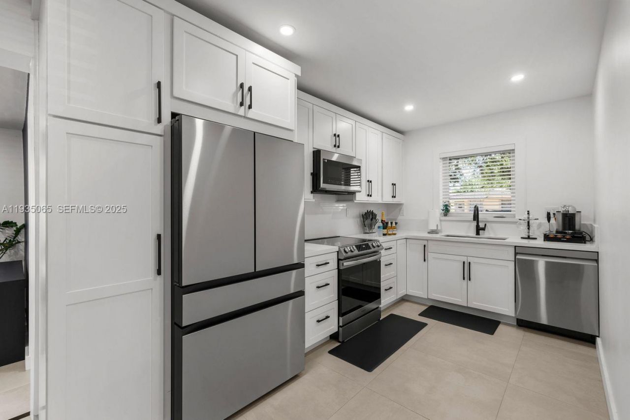 3260 NW 9th St, Miami, FL 33125 Photo