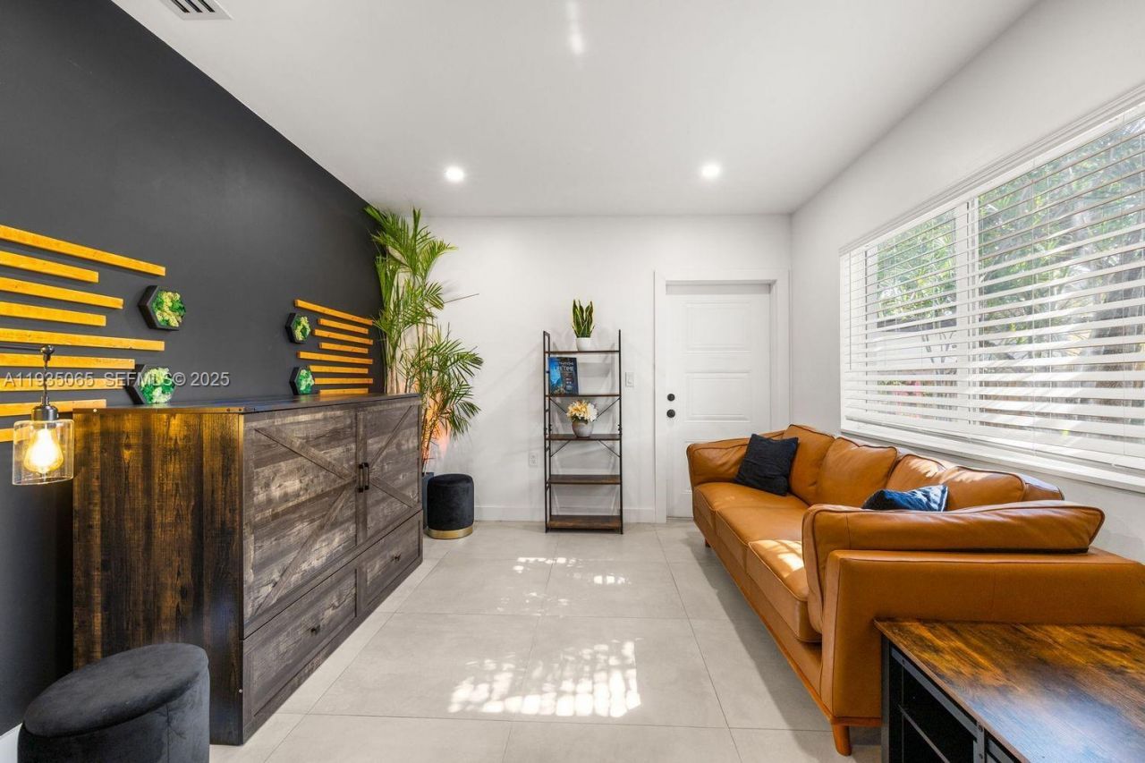 3260 NW 9th St, Miami, FL 33125 Photo