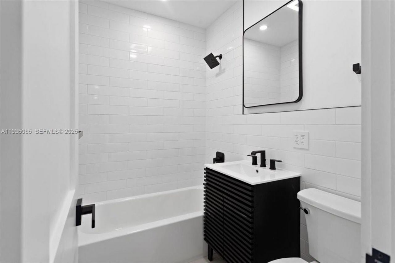 3260 NW 9th St, Miami, FL 33125 Photo