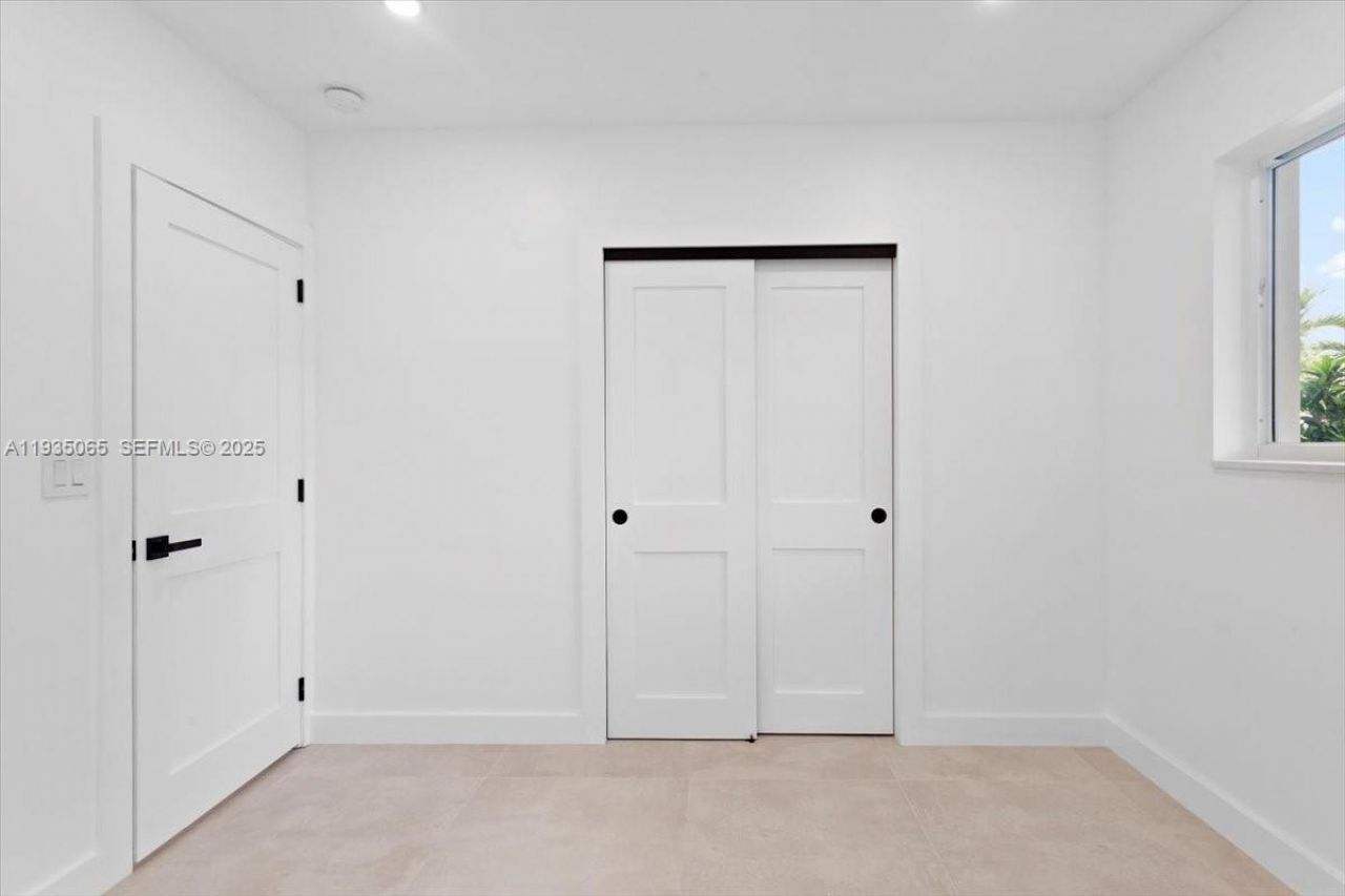 3260 NW 9th St, Miami, FL 33125 Photo