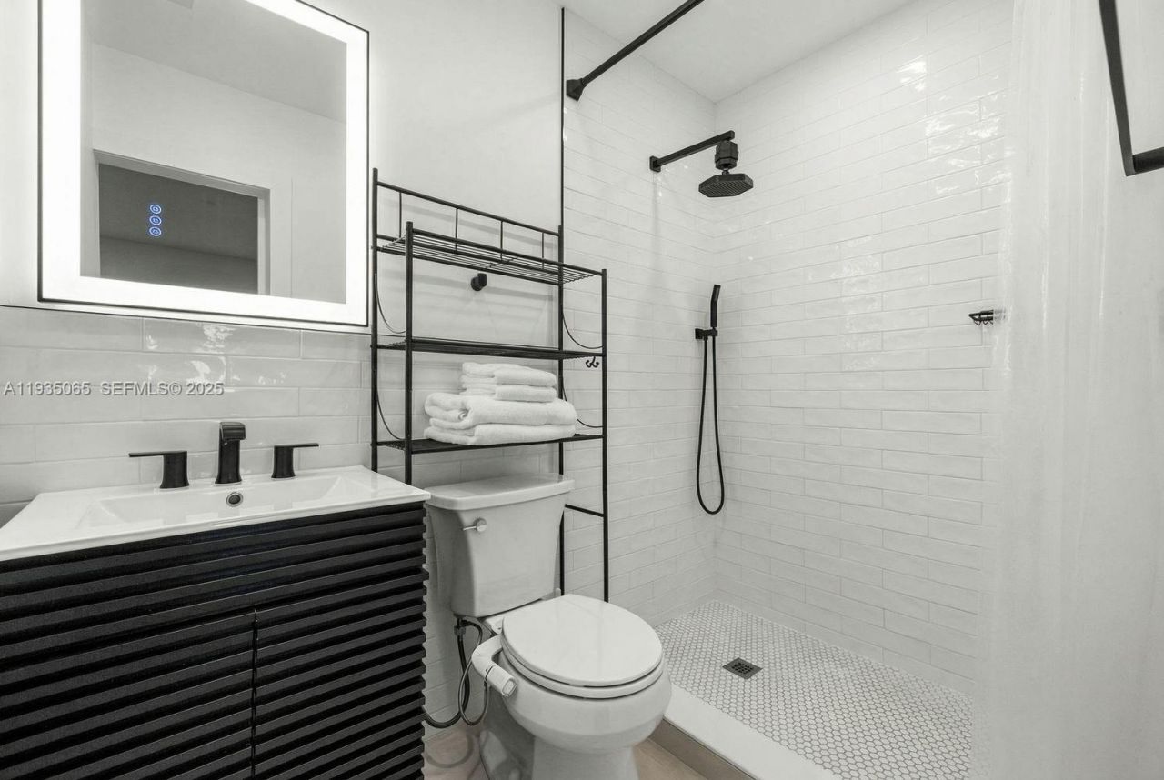 3260 NW 9th St, Miami, FL 33125 Photo