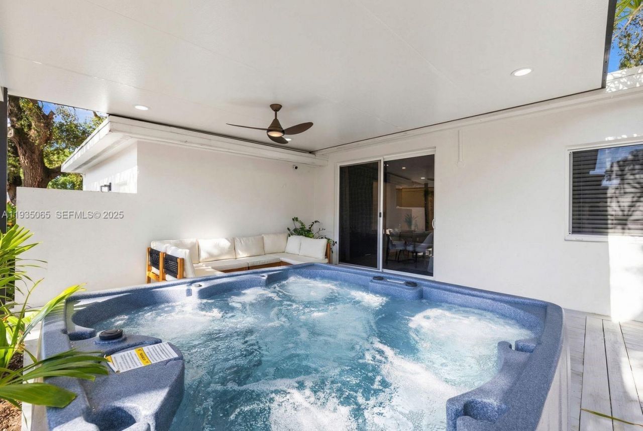 3260 NW 9th St, Miami, FL 33125 Photo