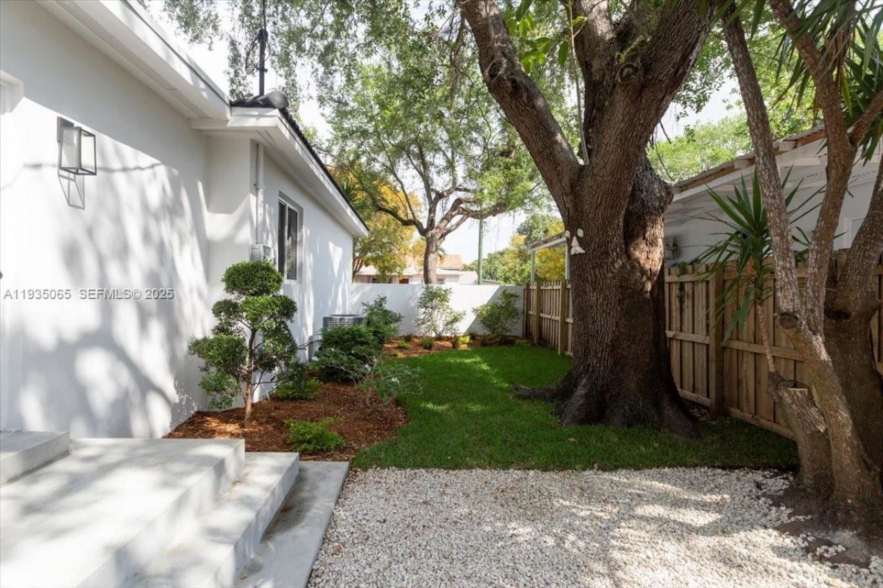 3260 NW 9th St, Miami, FL 33125 Photo