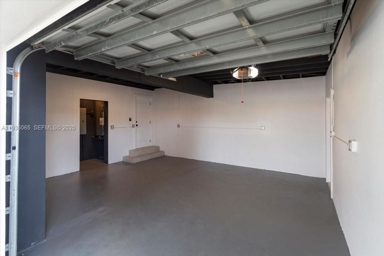 3260 NW 9th St, Miami, FL 33125 Photo