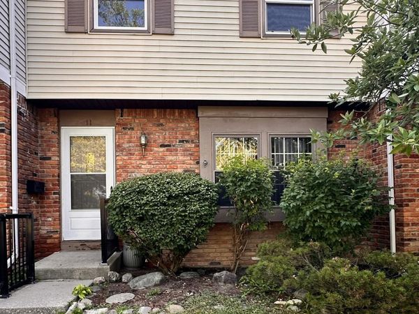 11 Meadowbrook Drive, Perrysburg, OH 43551