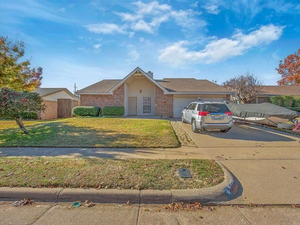 2411 Amber Hill Lane, Euless, TX 76039