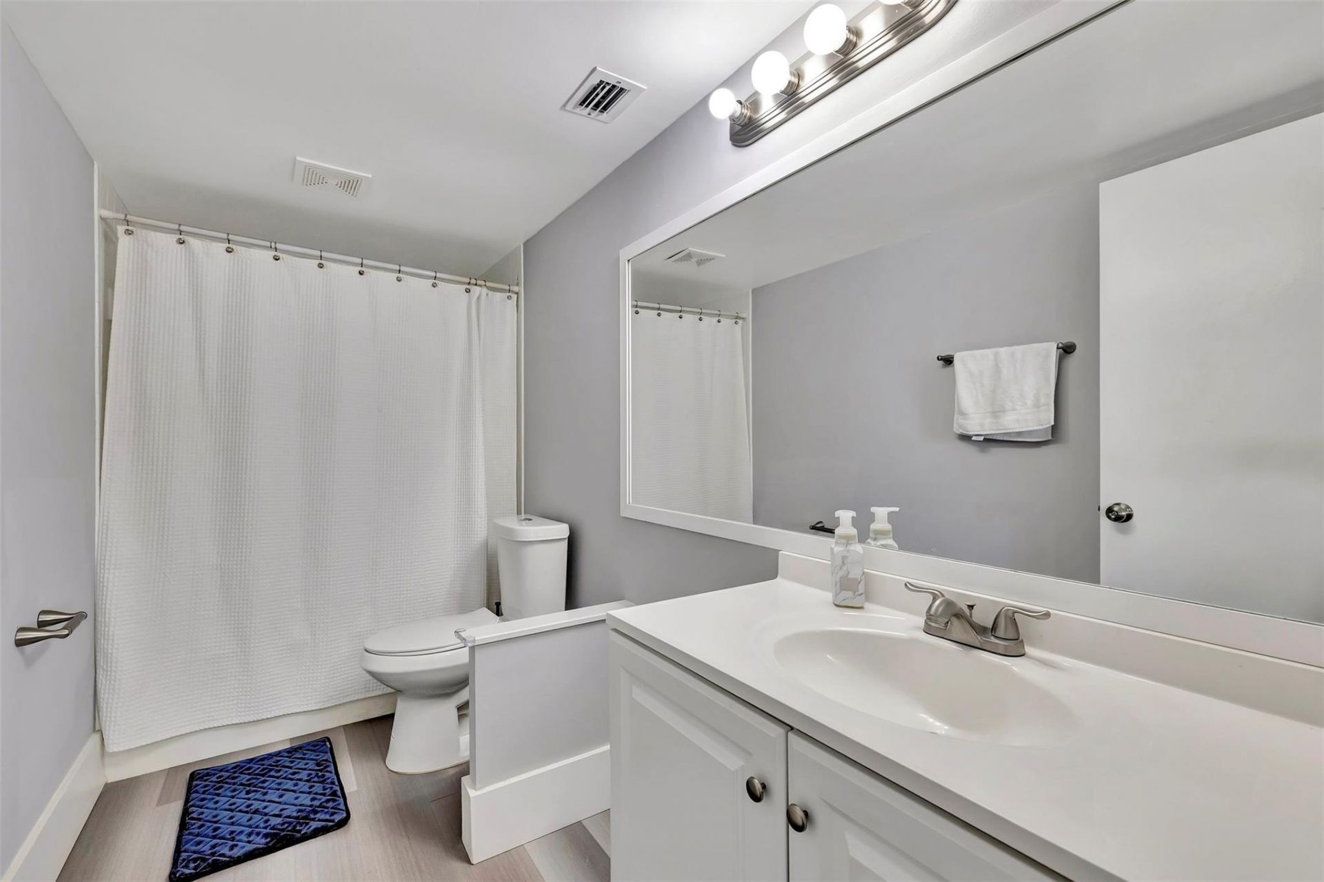 2200 S Cypress Bend Drive, Unit 702, Pompano Beach, FL 33069 Photo