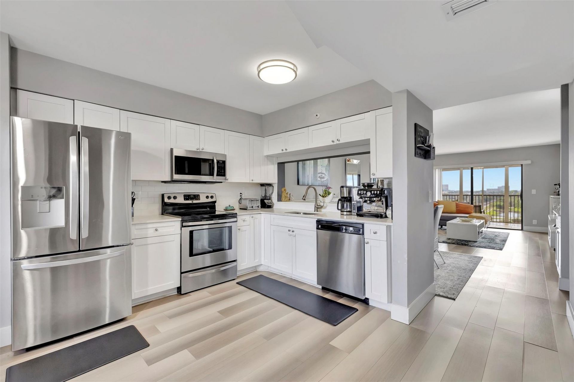 2200 S Cypress Bend Drive, Unit 702, Pompano Beach, FL 33069 Photo