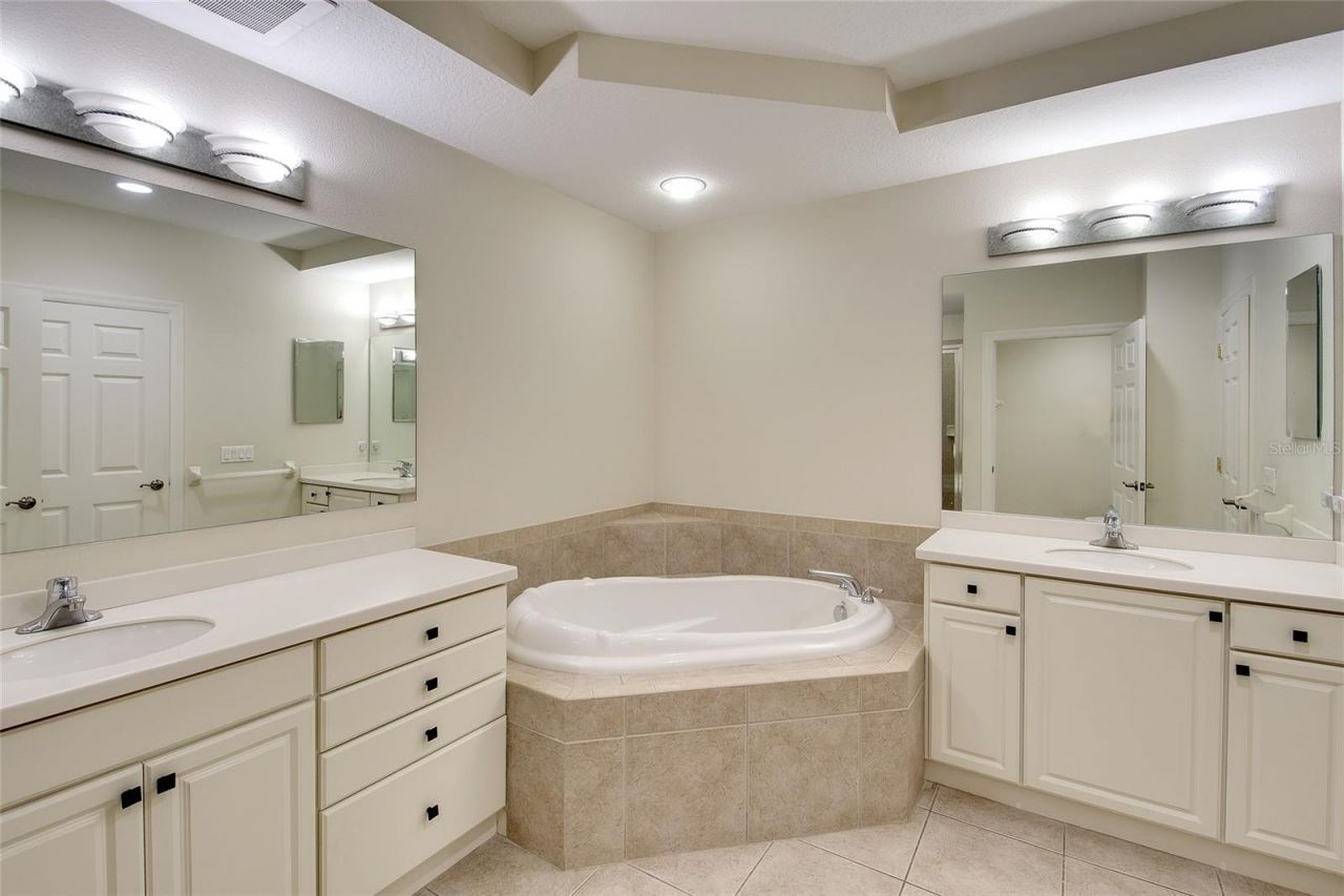 1921 Monte Carlo Drive, Unit 603, Sarasota, FL 34231 Photo
