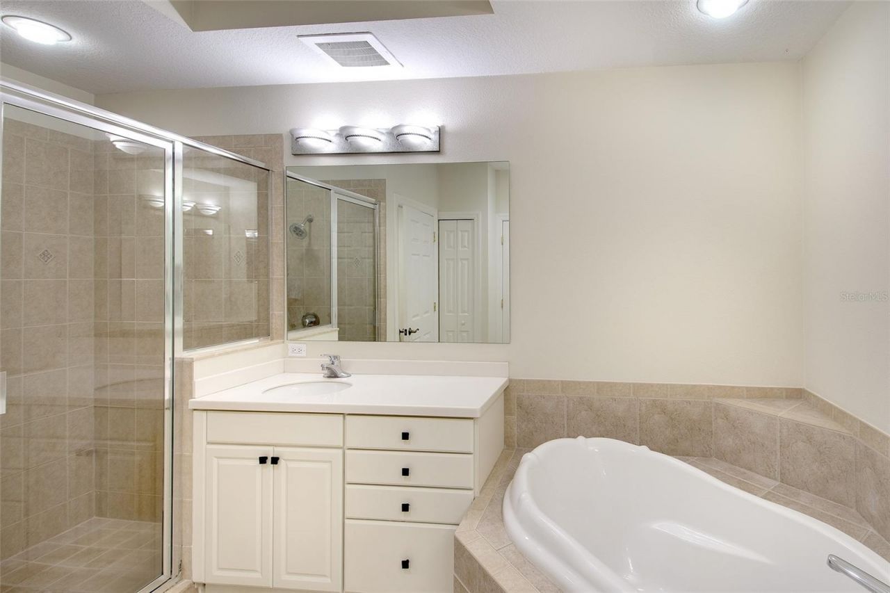 1921 Monte Carlo Drive, Unit 603, Sarasota, FL 34231 Photo