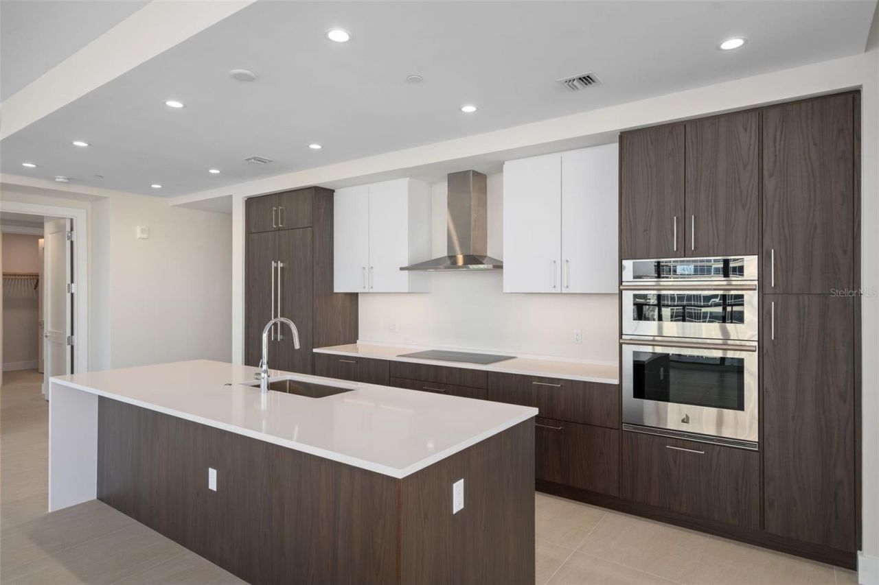 275 1st Avenue S, Unit 1001, Saint Petersburg, FL 33701 Photo