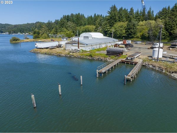 5262 YAQUINA BAY RD, Unit 4, Newport, OR 97365