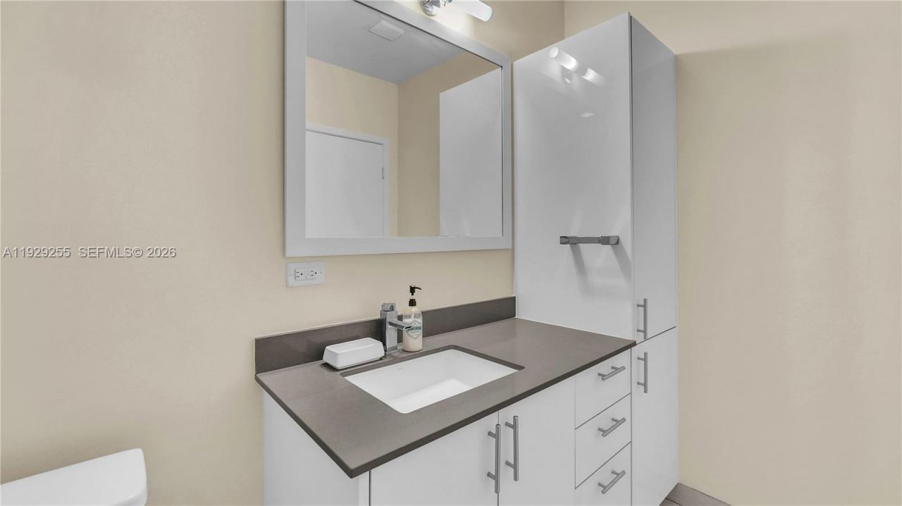 999 SW 1st Ave, Unit UPH12, Miami, FL 33130 Photo