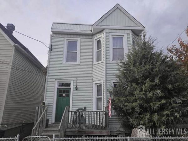 827 Hudson Avenue, Secaucus, NJ 07094