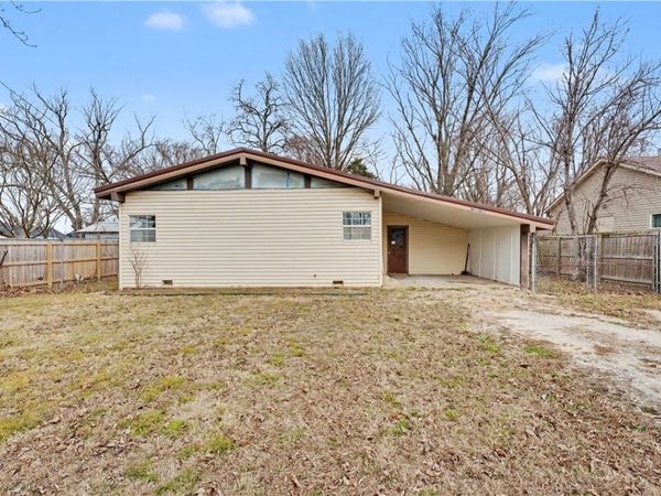 1015 E Tulsa Street, Siloam Springs, AR 72761