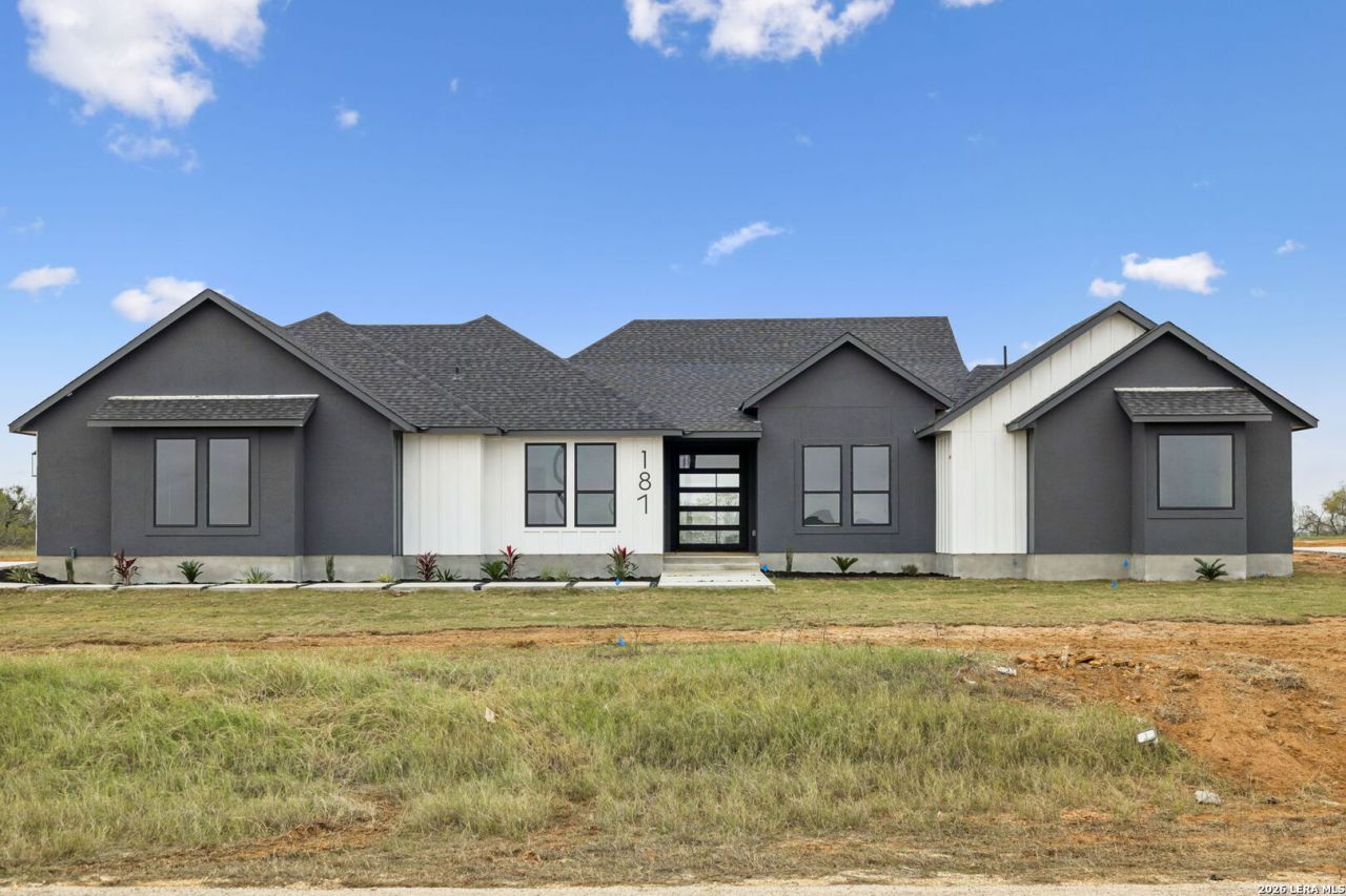 187 Hidden Ranch Ct., Floresville, TX 78114 Main Photo