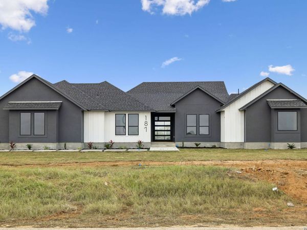 187 Hidden Ranch CT., Floresville, TX 78114