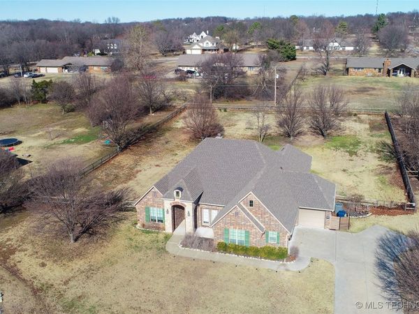 6133 E Engelmann Street , Claremore, OK 74019