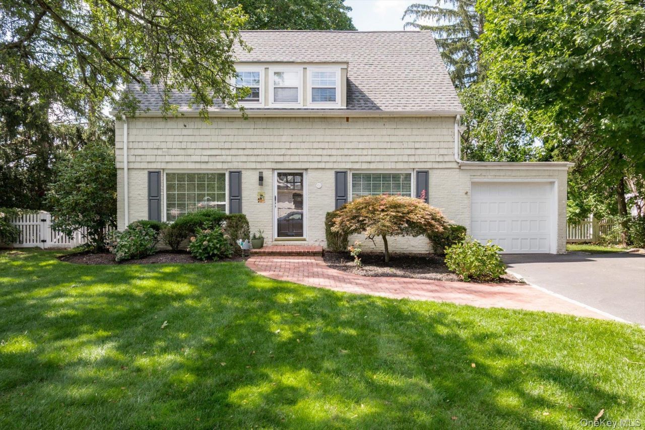 151 Milburn Lane, East Hills, NY 11577 Main Photo