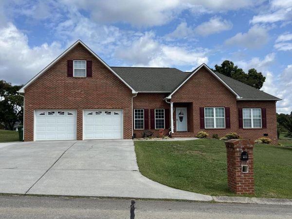 412 Amberland Lane, Maryville, TN 37804