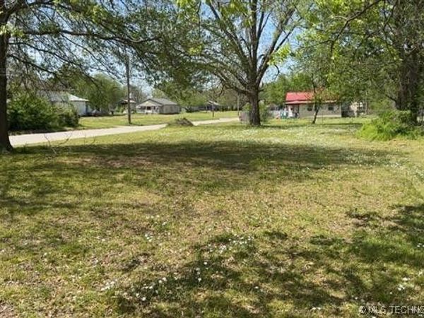 720 W Seneca Street , Okmulgee, OK 74447