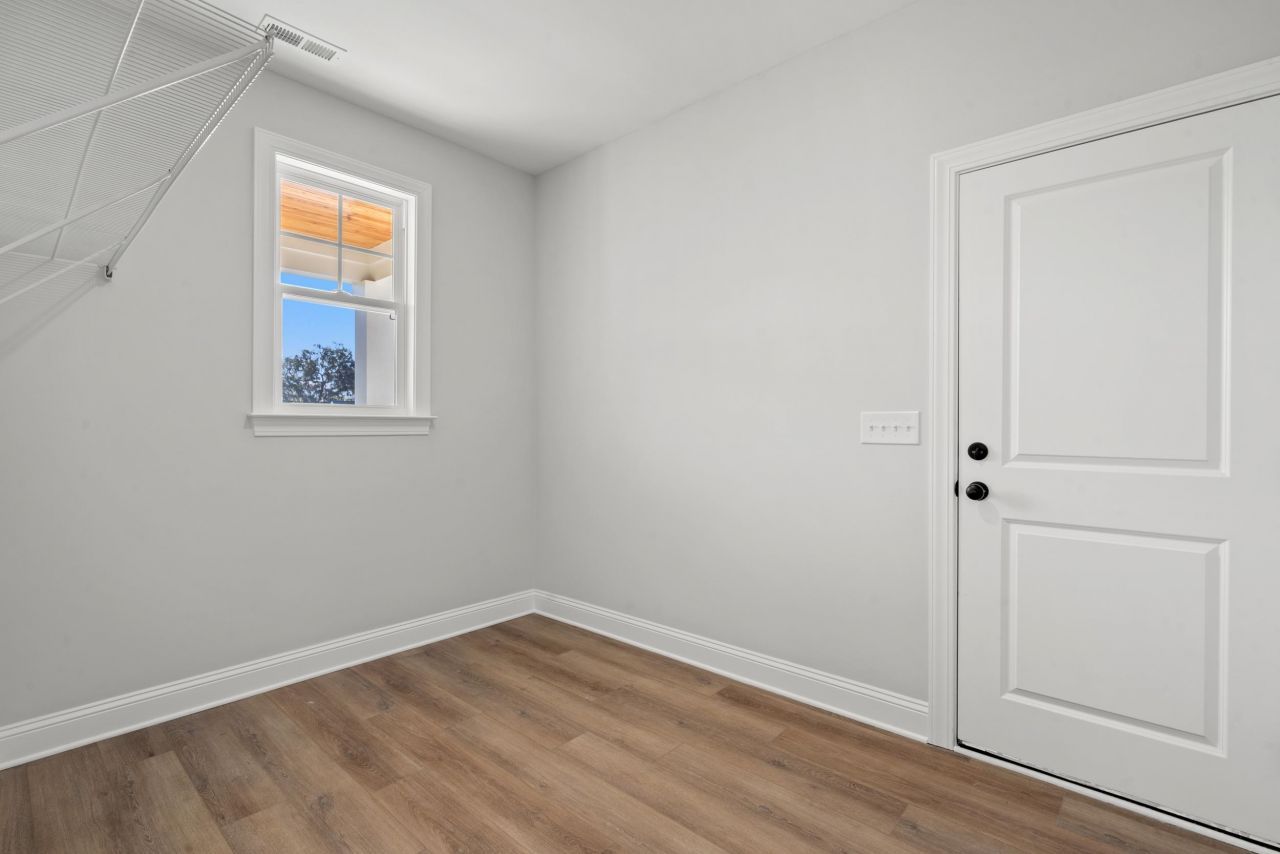 702 Daisy Bank Circle Photo 10