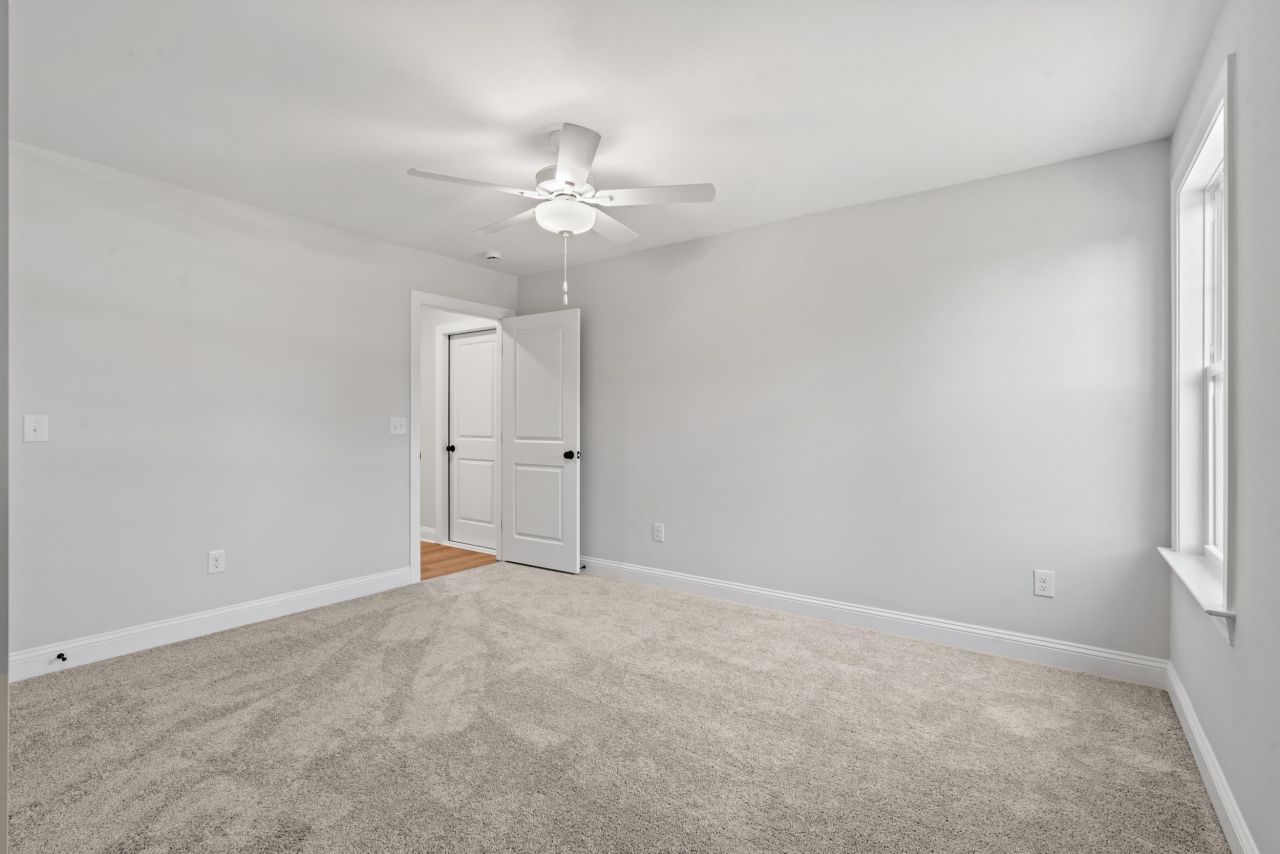 702 Daisy Bank Circle Photo 12