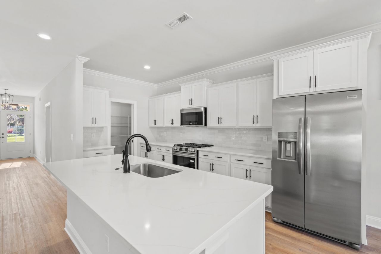 702 Daisy Bank Circle Photo 5