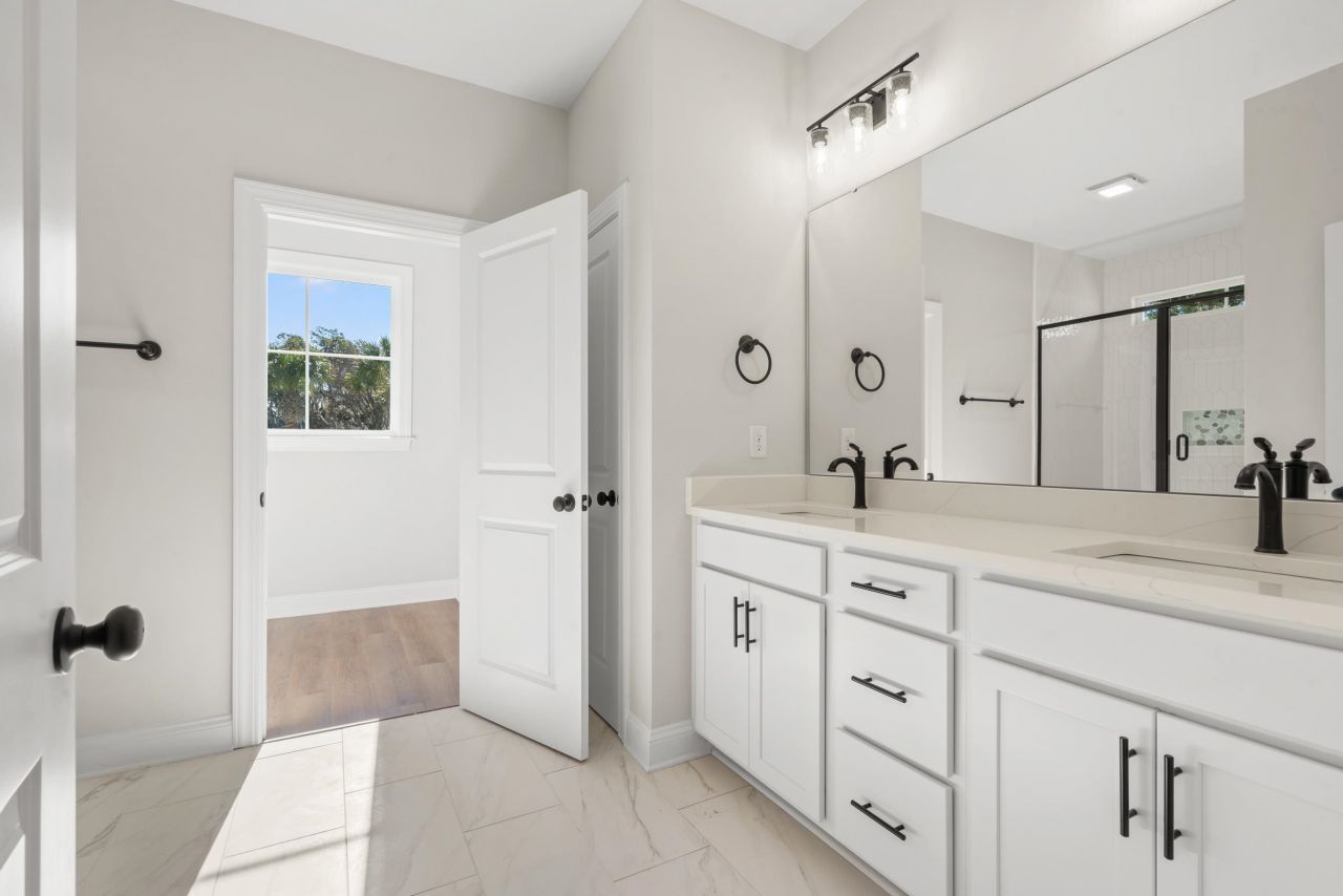 702 Daisy Bank Circle Photo 9