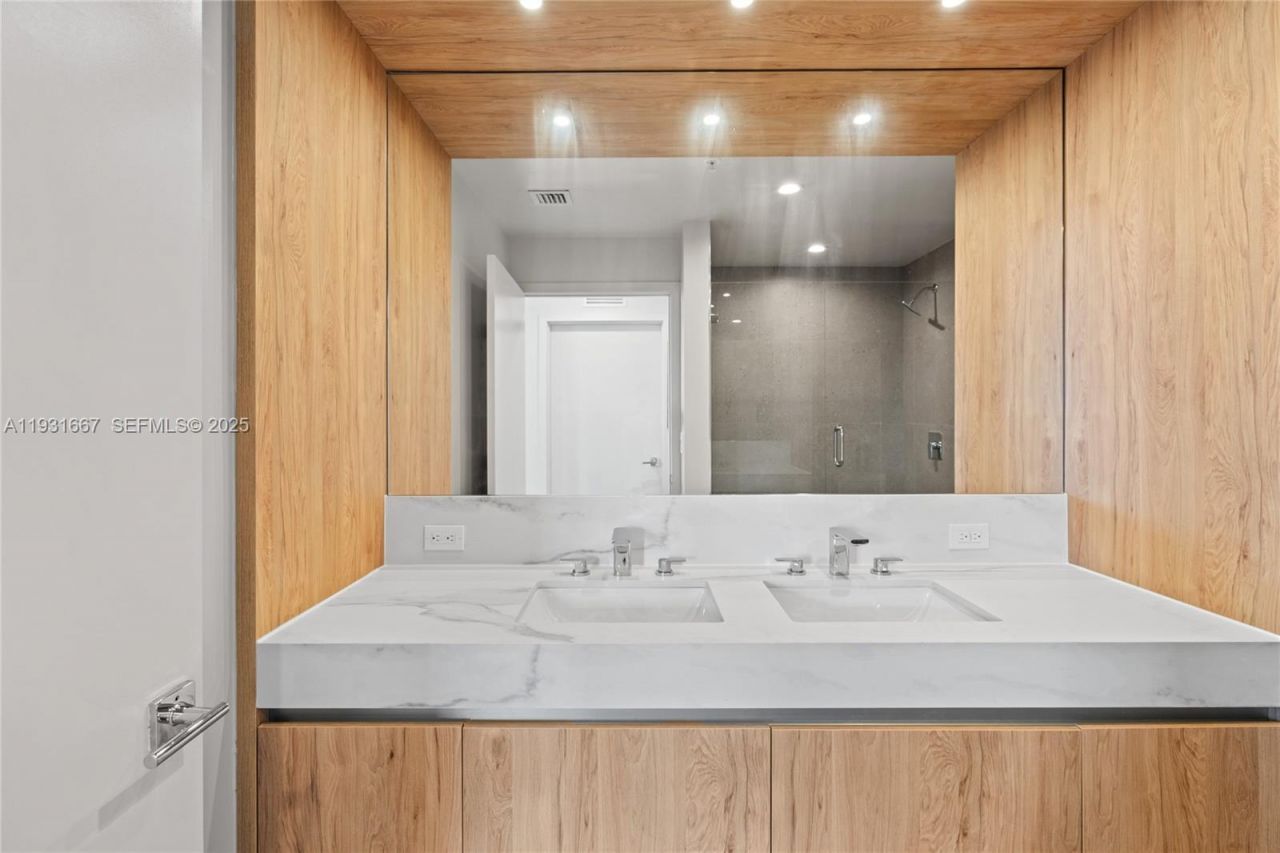 11 NE 6th St, Unit 2101, Miami, FL 33132 Photo