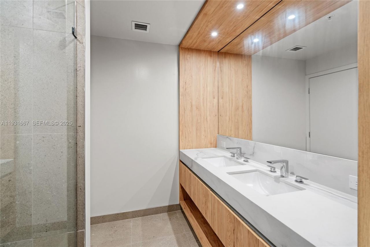 11 NE 6th St, Unit 2101, Miami, FL 33132 Photo