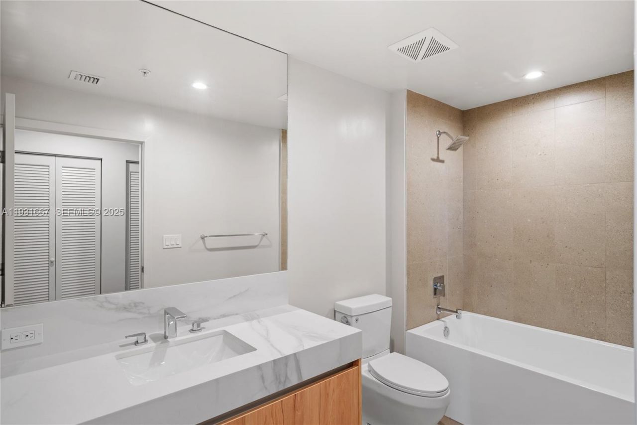 11 NE 6th St, Unit 2101, Miami, FL 33132 Photo