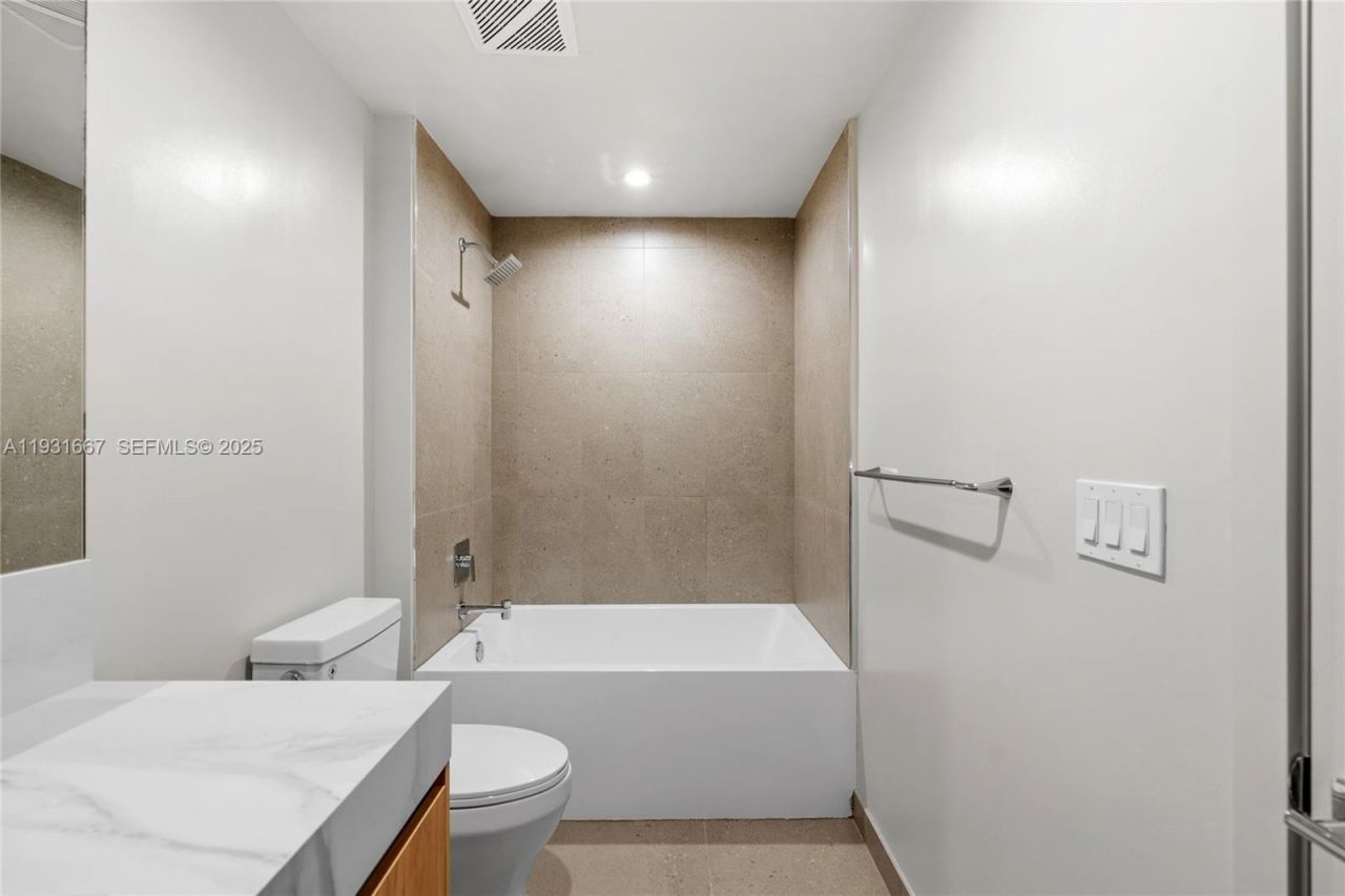 11 NE 6th St, Unit 2101, Miami, FL 33132 Photo