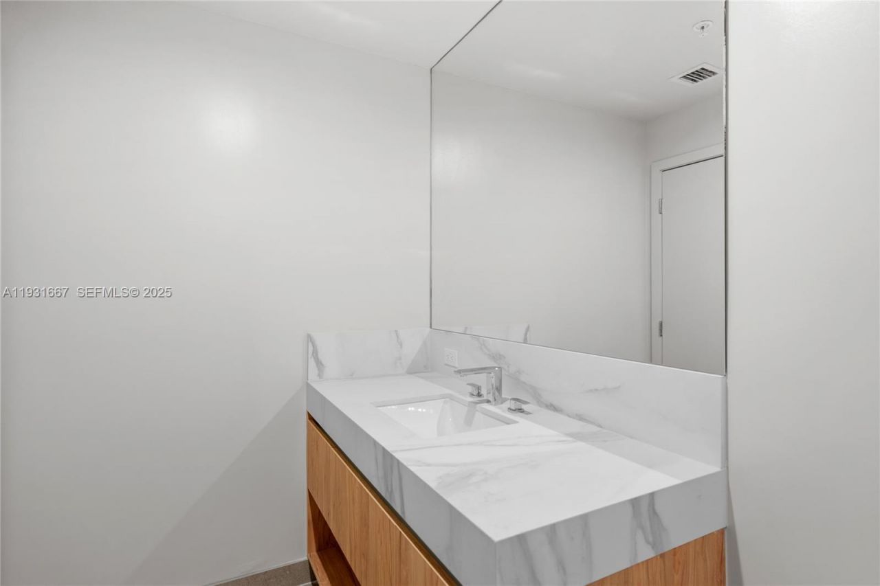 11 NE 6th St, Unit 2101, Miami, FL 33132 Photo