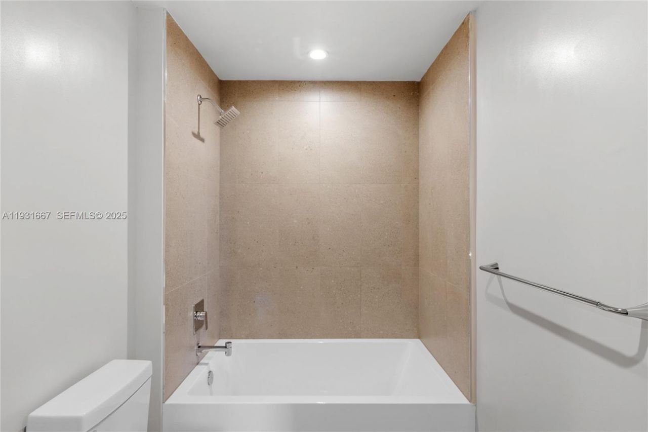 11 NE 6th St, Unit 2101, Miami, FL 33132 Photo