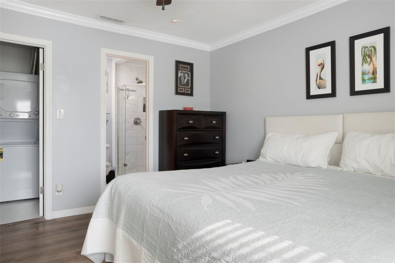 215 Seahorse Drive Se, Unit D, Saint Petersburg, FL 33705 Photo