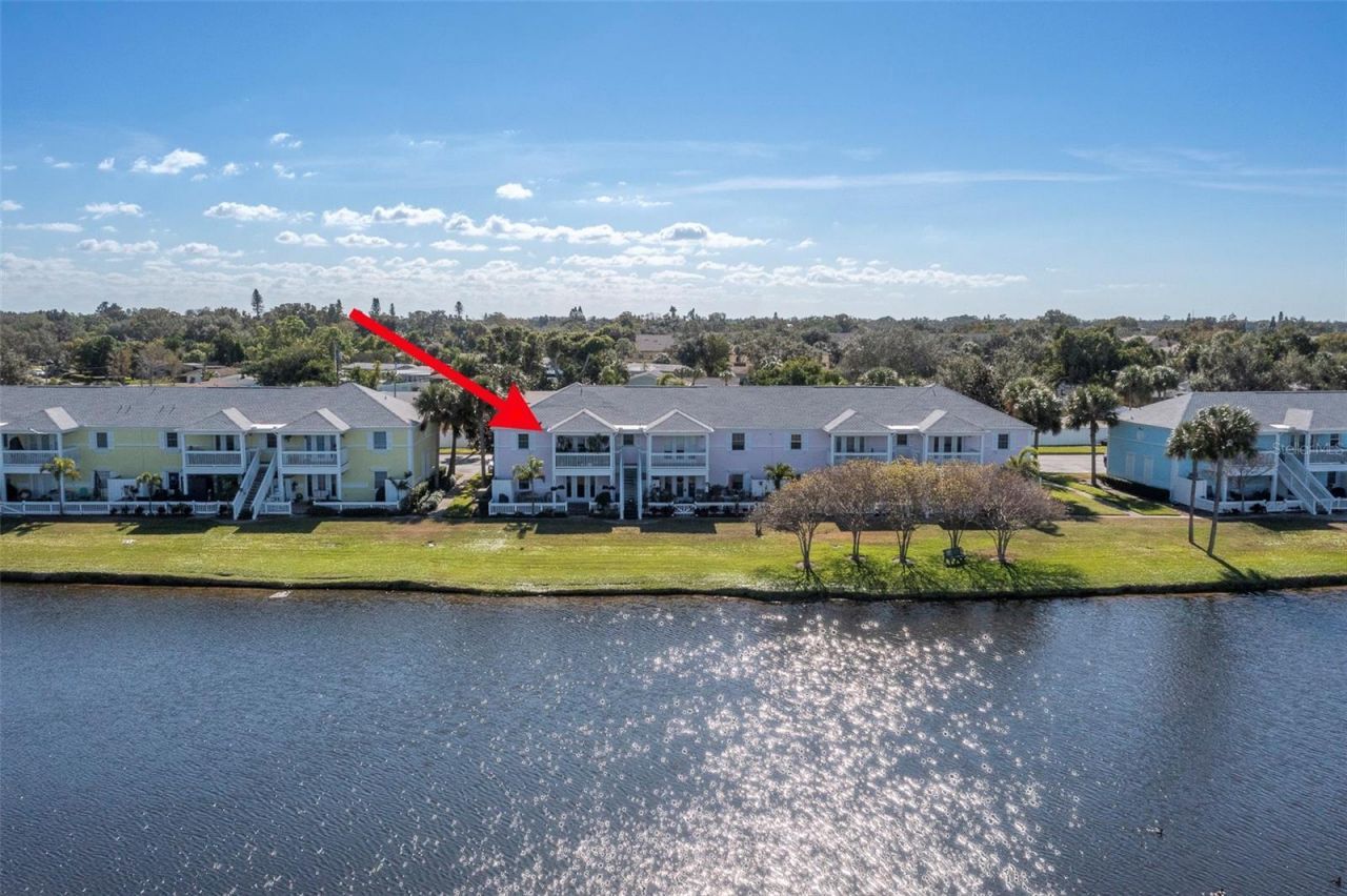 215 Seahorse Drive Se, Unit D, Saint Petersburg, FL 33705 Photo