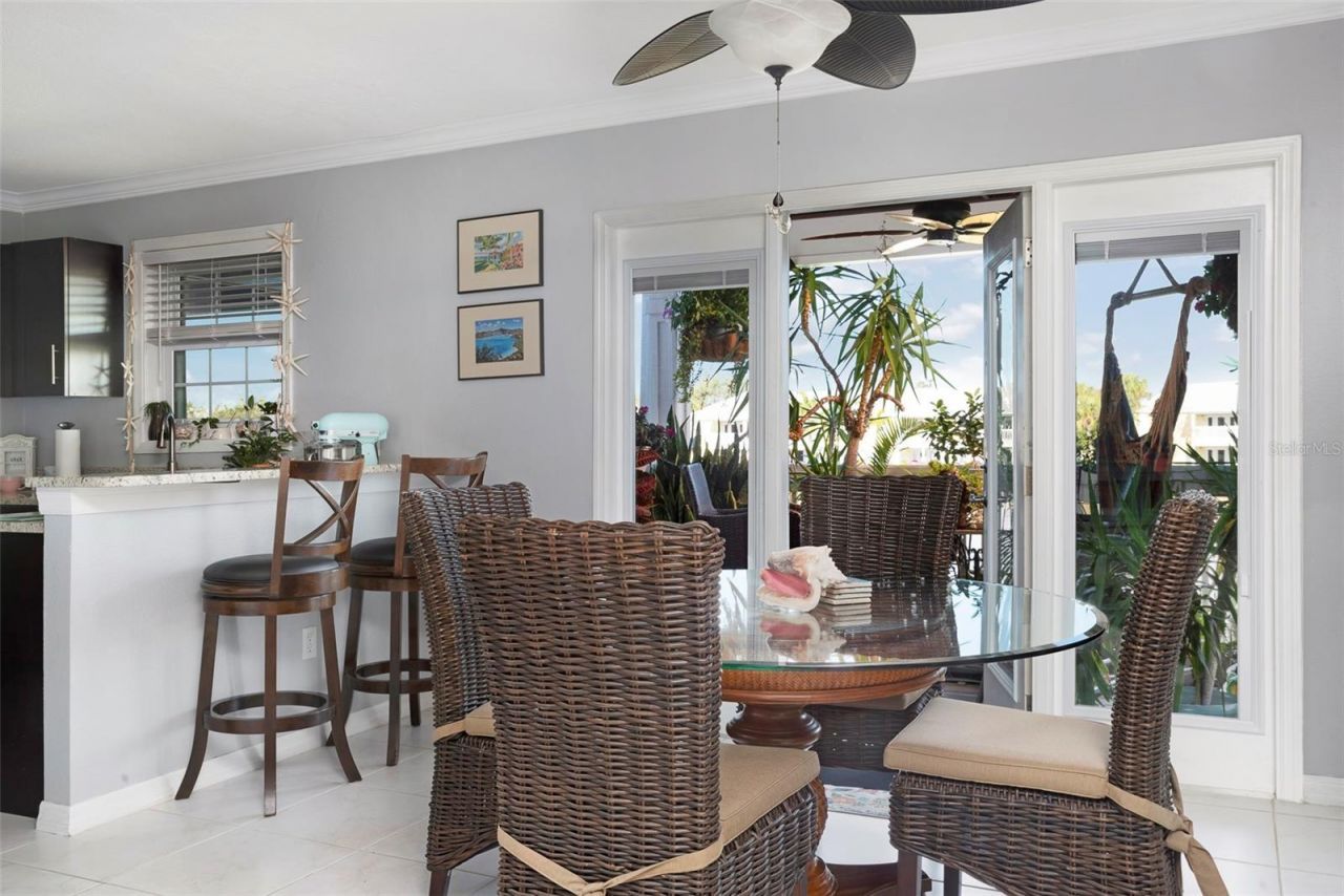 215 Seahorse Drive Se, Unit D, Saint Petersburg, FL 33705 Photo