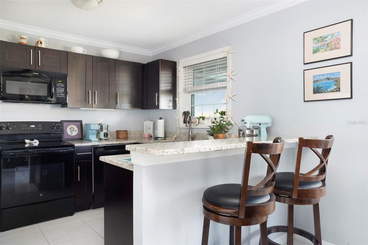 215 Seahorse Drive Se, Unit D, Saint Petersburg, FL 33705 Photo