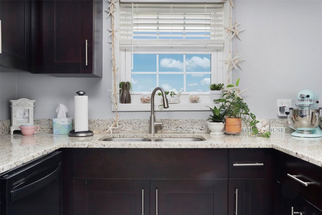 215 Seahorse Drive Se, Unit D, Saint Petersburg, FL 33705 Photo