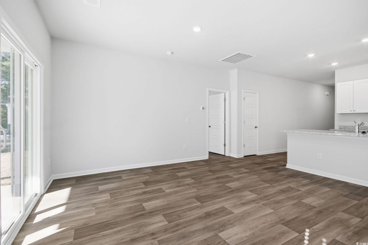 1121 Tibetan St. Photo 14