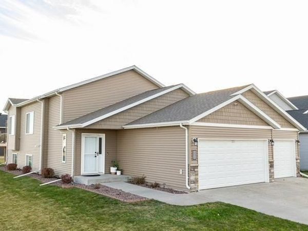 3053 38th Avenue S, Moorhead, MN 56560