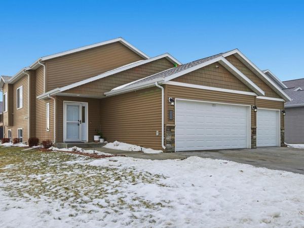 3053 38th Avenue S, Moorhead, MN 56560