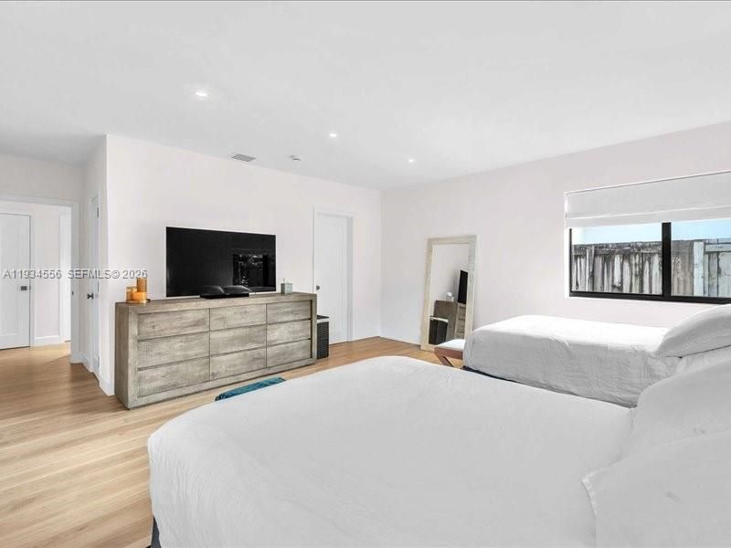 920 W 47th Ct, Miami Beach, FL 33140 Photo